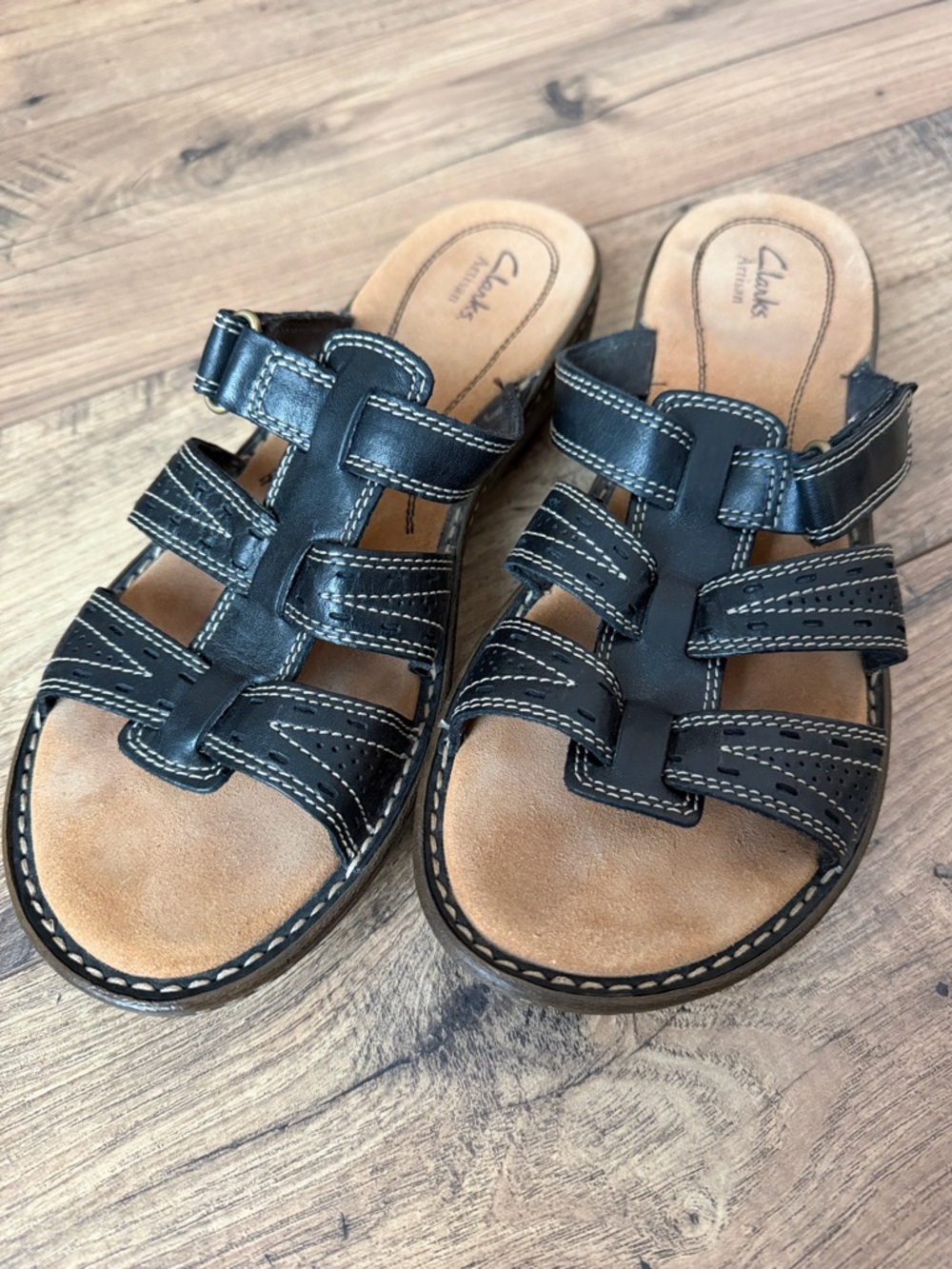 Clarks Artisan Black Leather Strappy fisherman Sandals - Women’s 10 like new